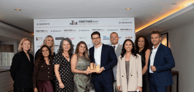 L&Q staff collect award